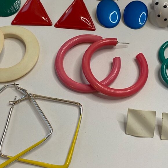 Vintage 1980/ 90's earrings lot. 39 pairs. Pierced  ears all styles. - Picture 11 of 16